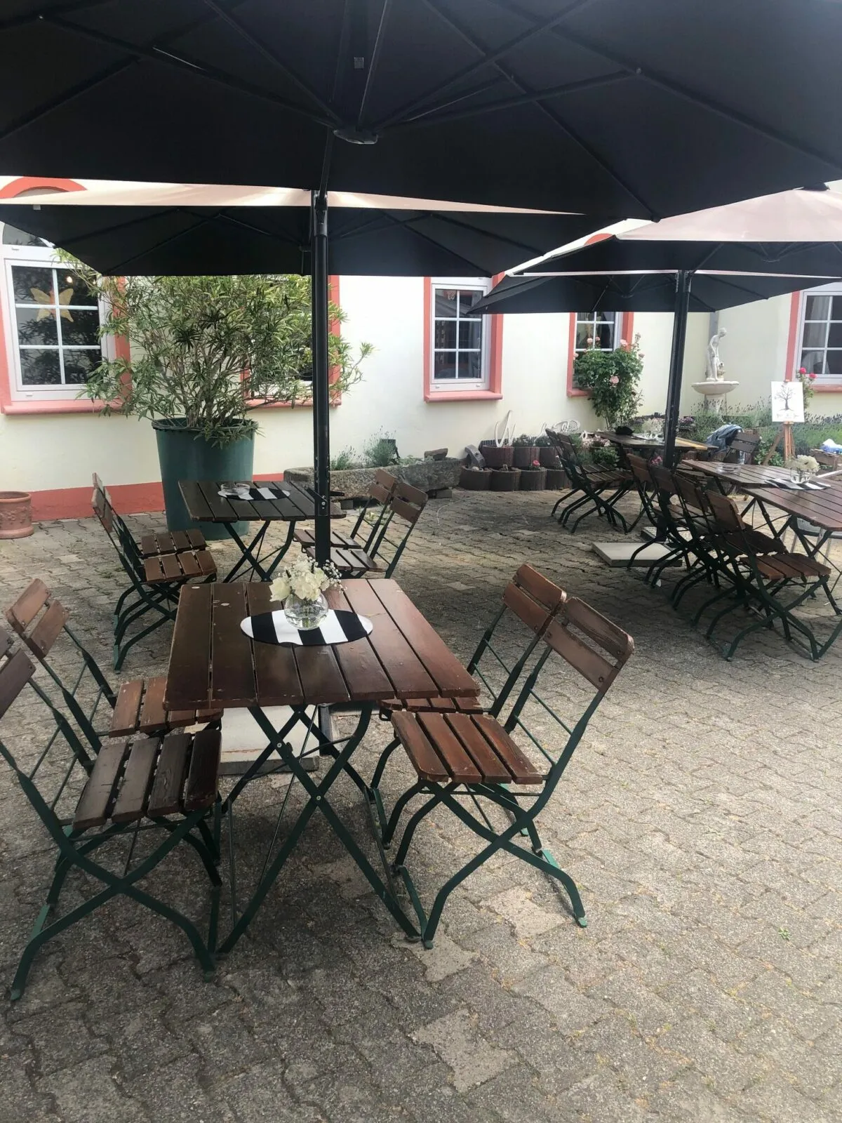 Weinschlösschen im Weingut Roos