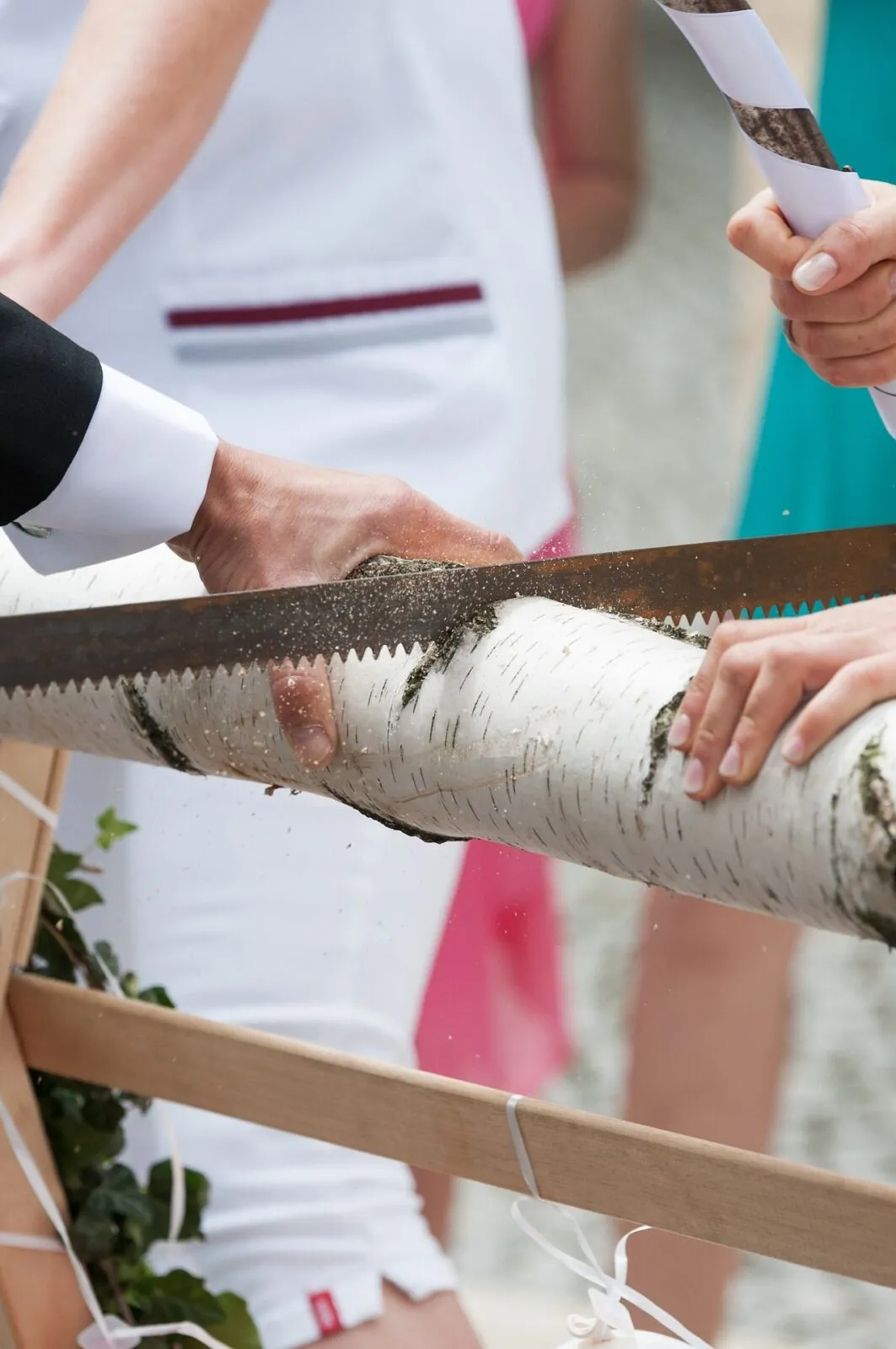 Baumstammsägen Hochzeitsritual