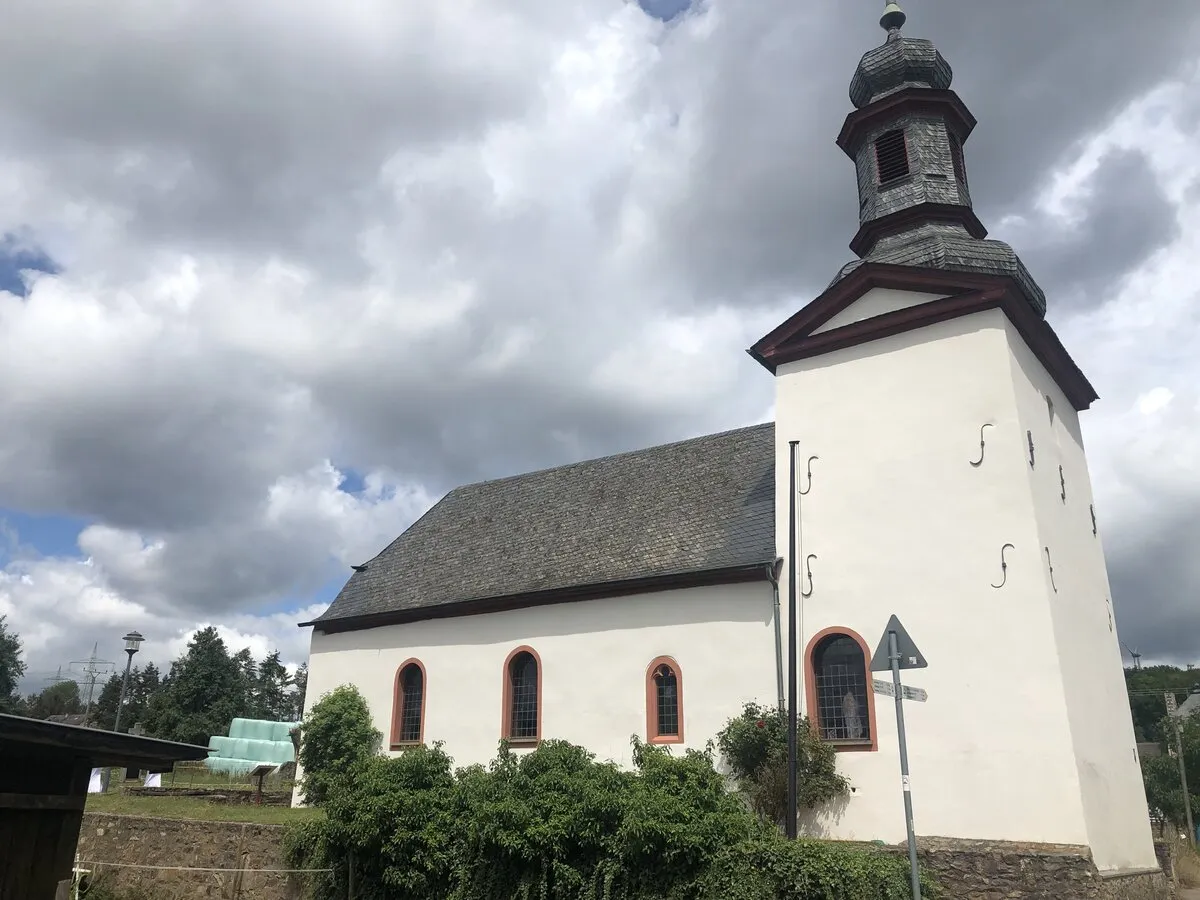 Brautpaar vor der St. Pankratius Kapelle