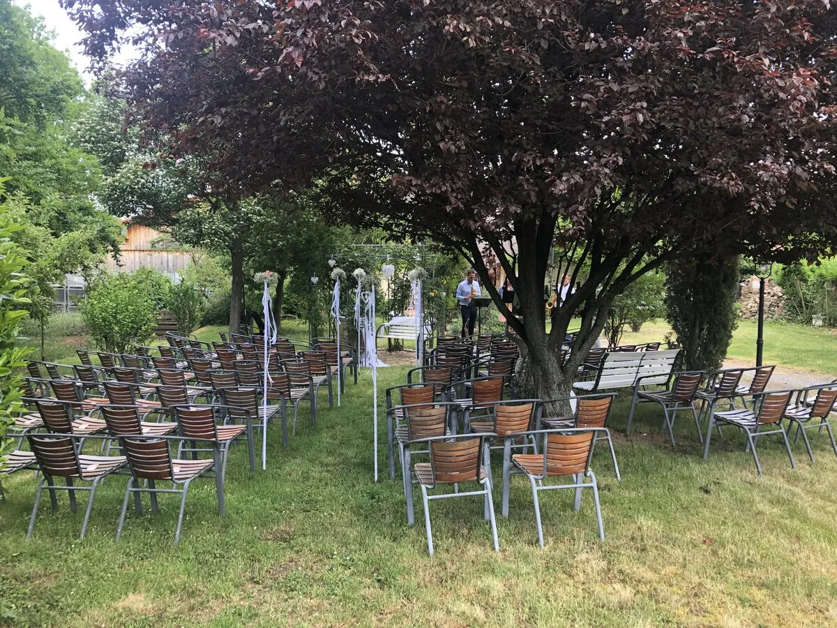 Garten des Weinguts Möbus vor der freien Trauung