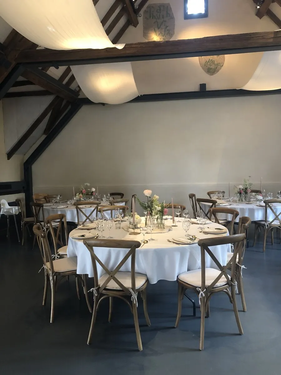 Festlich gedeckte Tische in der Wiesenmühle