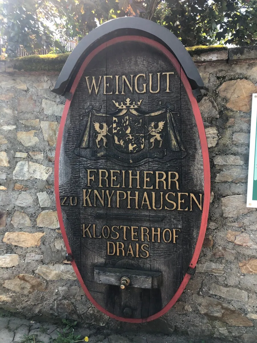 Sektempfang nach der Trauung im Weingut Baron Knyphausen