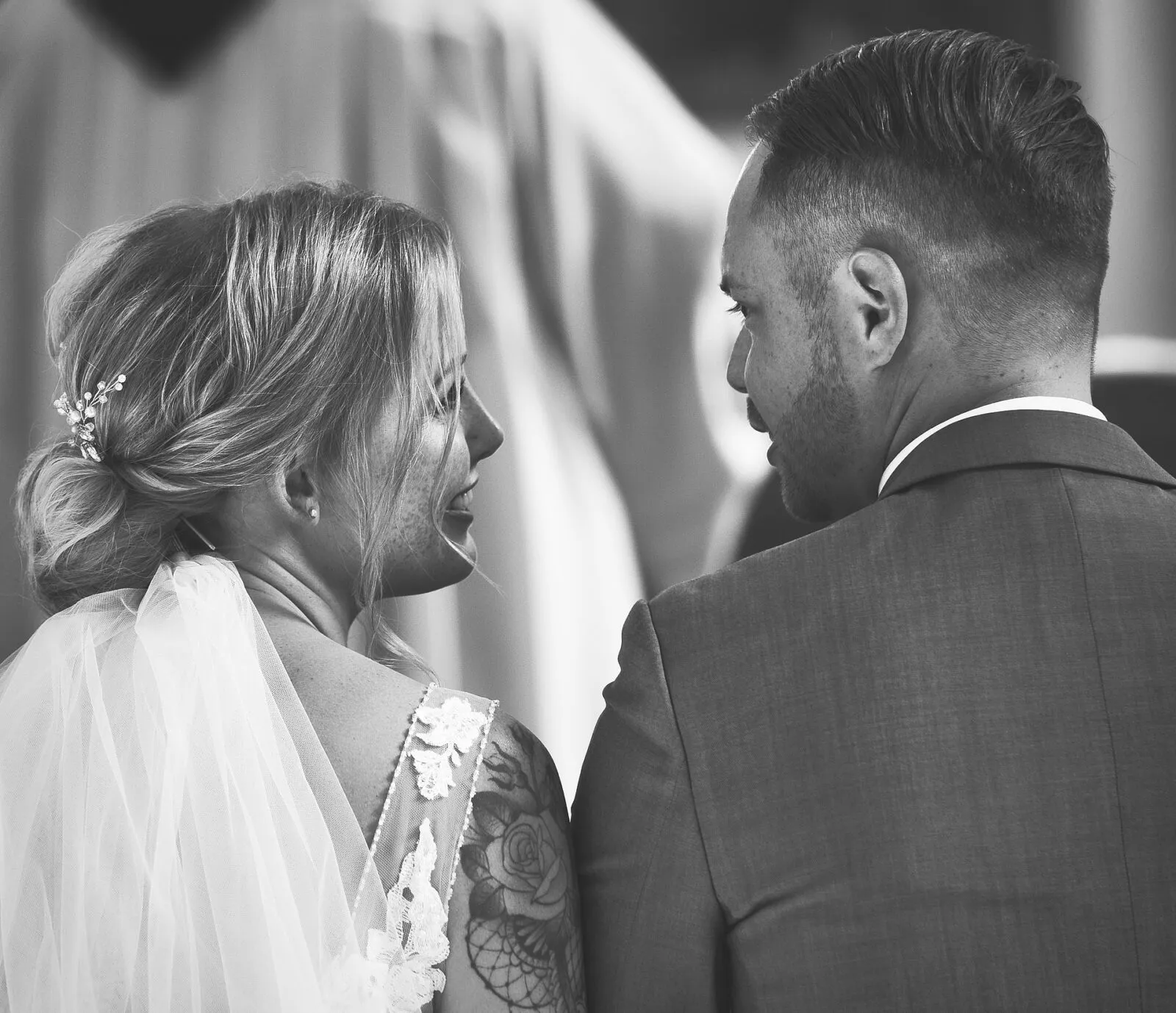 Brautpaar mit Seifenblasen