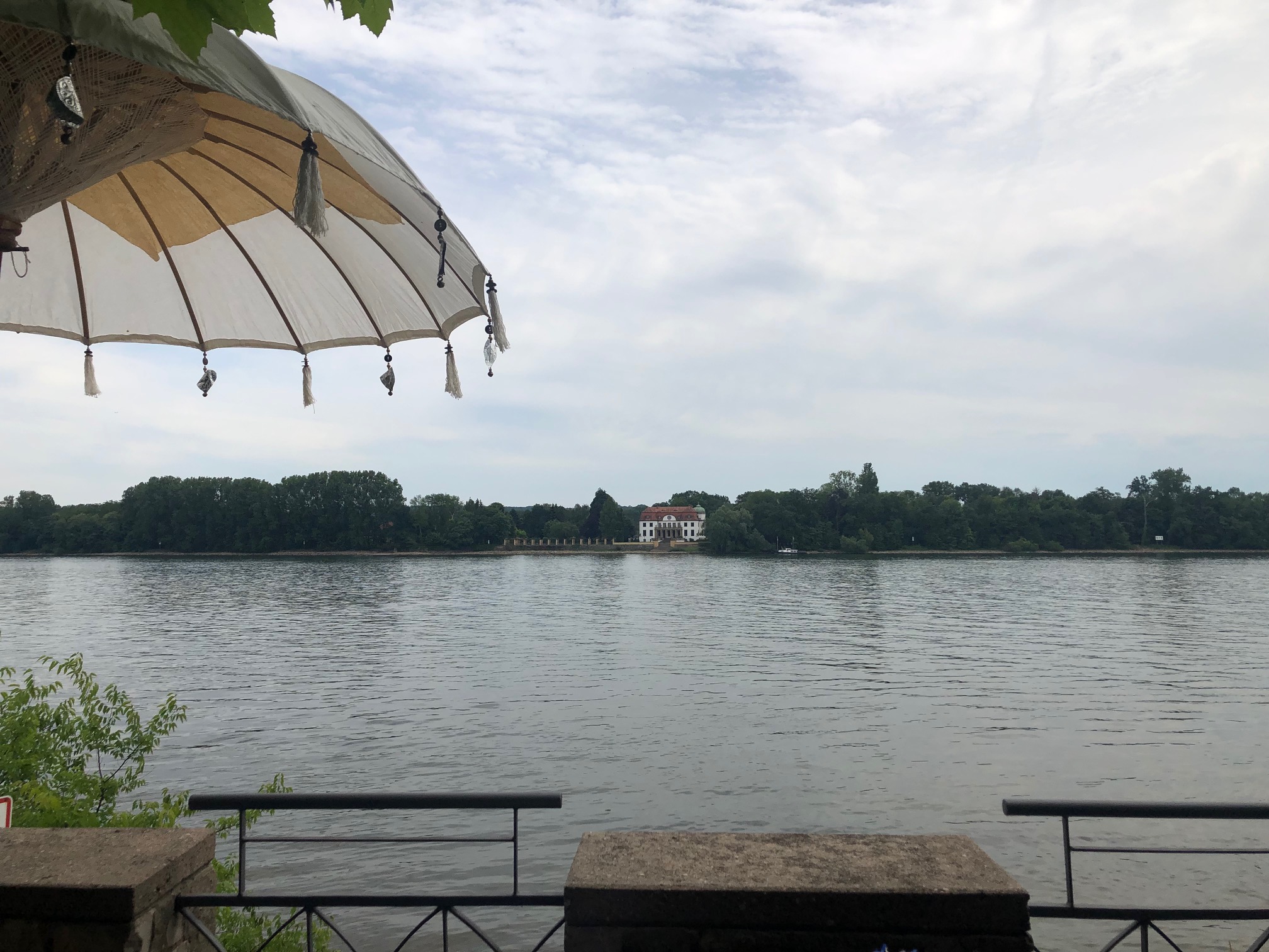 Hochzeitslocation mit Blick auf den Rhein
